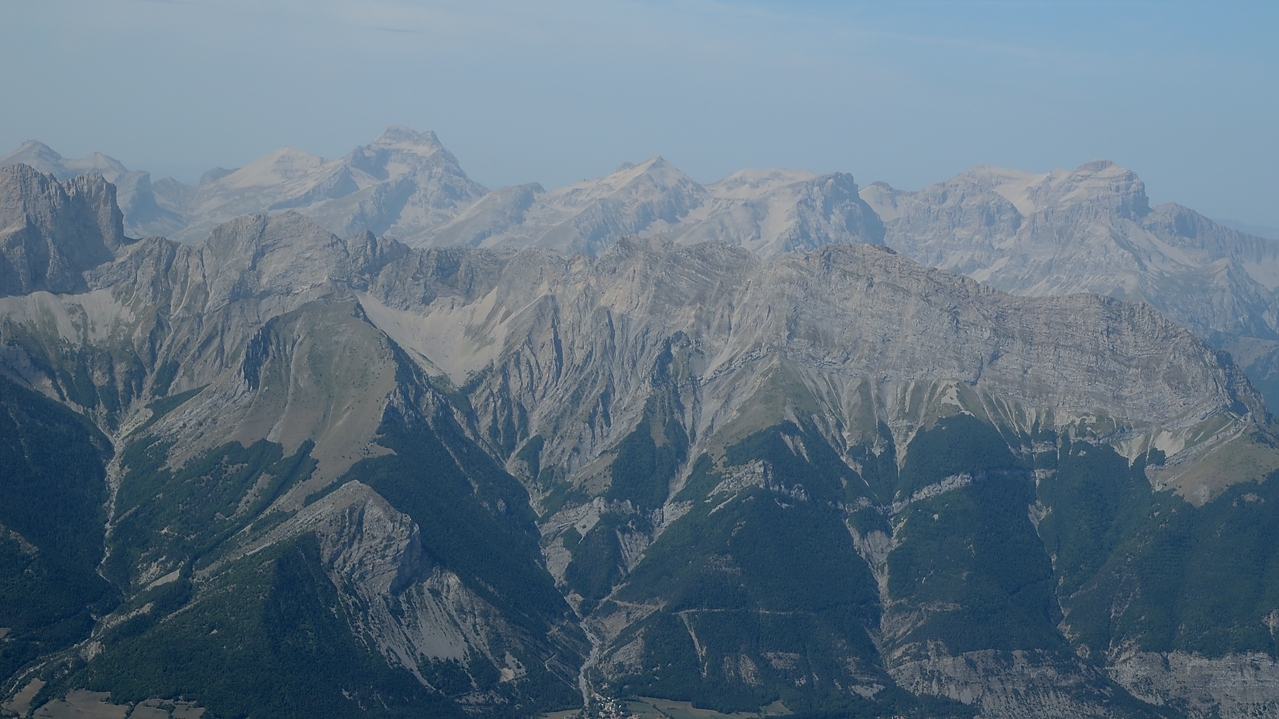 20170829-008-PtChaillol.jpg -  ... et la c'est la vue vers le Dévoluy, à droite l'Obiou et à gauche le Grand Ferrand, puis ne Nid on dirait