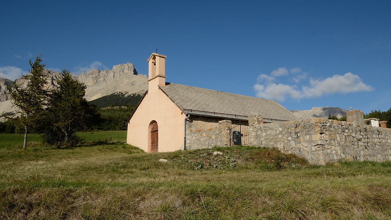 20170910-026-PicBure.jpg - La chapelle de La Montagne dans la lumière de l'apres-midi