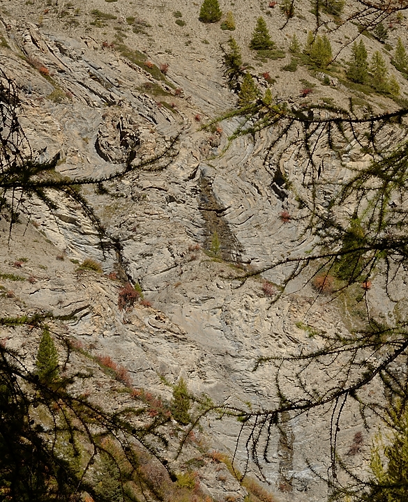 20171008-022-ColReverdillon.jpg - Belles formations rocheuses (calcaires) partout