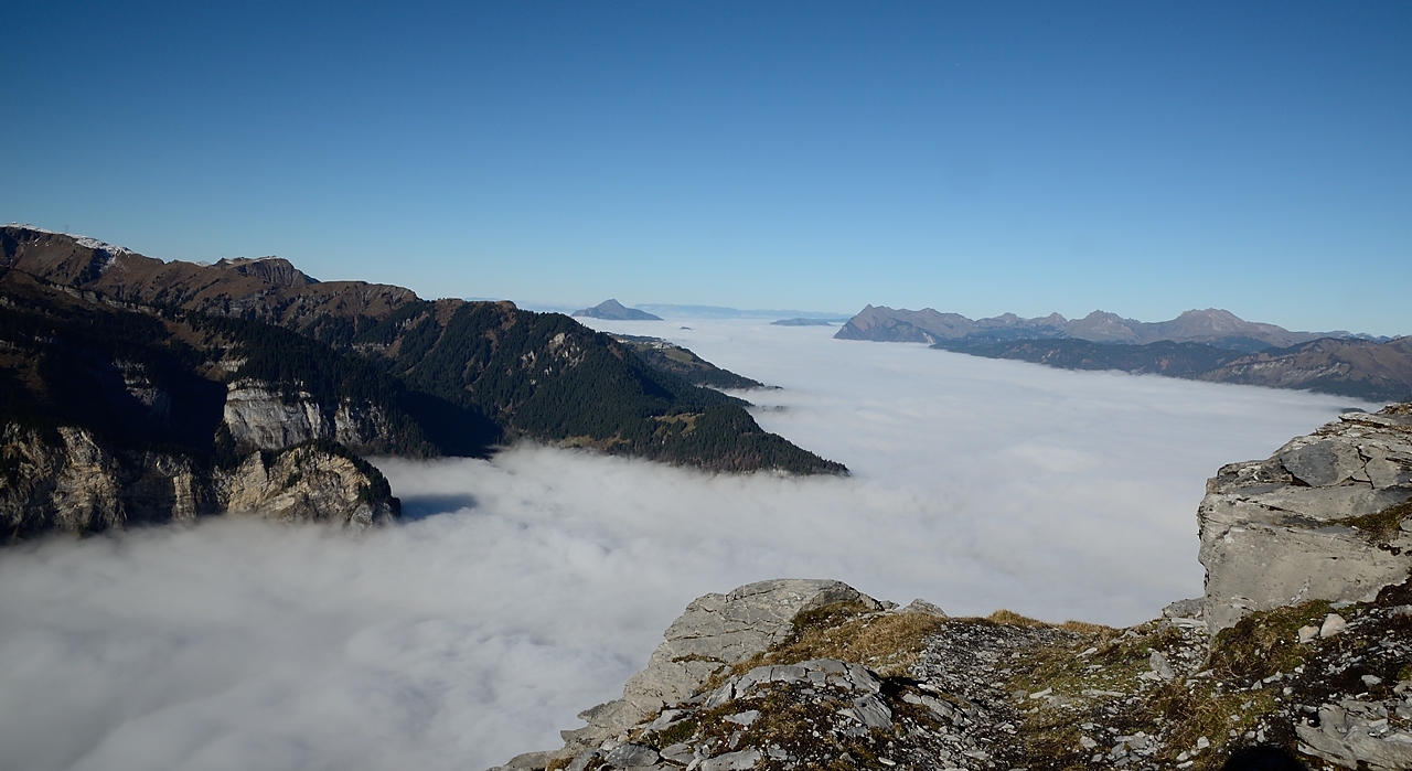 20171031-004-FreteGrenier.jpg - Dans la montée au Refuge Grenairon ... on est sorti du brouillard et c'est la mer de nuages