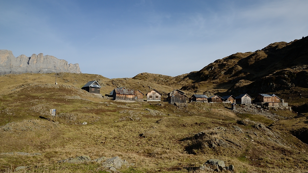 20171102-004-ColAnterme.jpg - Les Chalets de Pormenaz (et au fond les Rocher des Fiz)