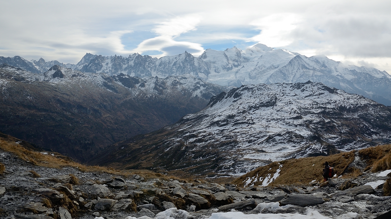 20171102-015-ColAnterme.jpg - Au Col d'Anterne, et en face les Monts Blancs, L'Aiguille de Midi, et tous les autres