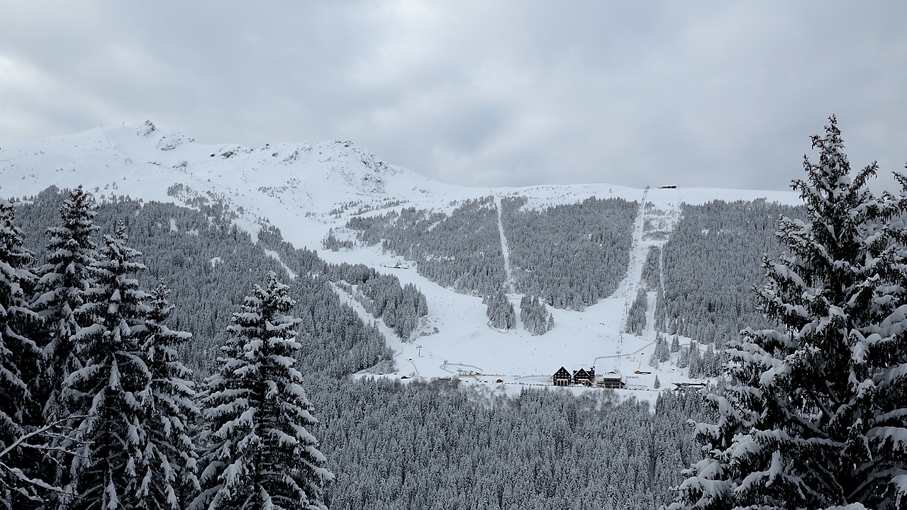 20171217-023-SeptLaux.jpg - Le Pleynet juste en face (dans la descente sur la route)