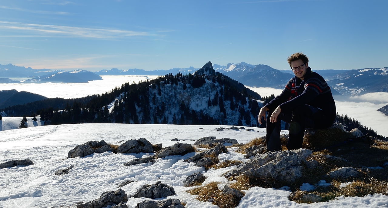 20171224-015-ColPorte.jpg - Au sommet du jour il y a meme un peu d'herbe pour s'assoir