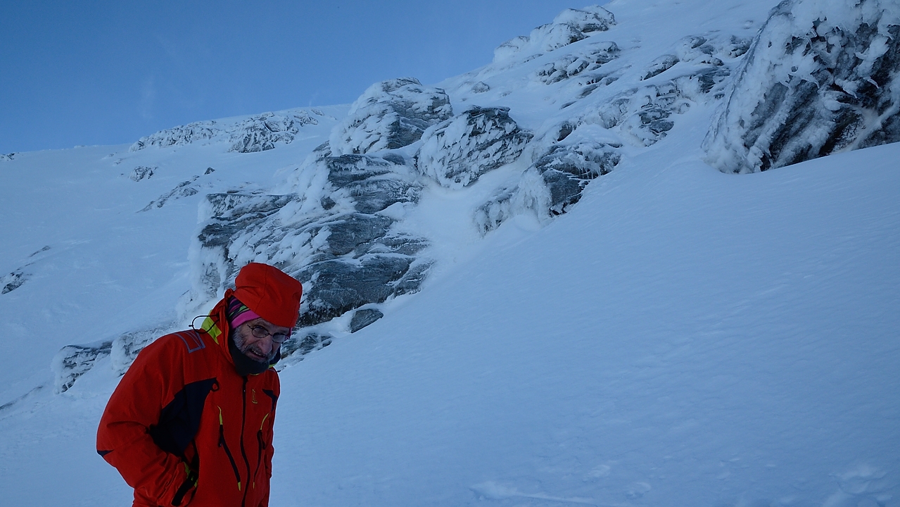 20180106-008-BelleEtoile.jpg - On s'arrete là, a 100m du sommet. Ensuite, il faudrait les crampons ... et je les ai oubliés --- mais pas vraiment des regret, vu l'ambiance sur la crête