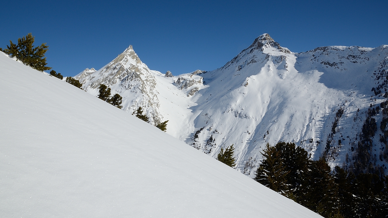 20180113-008-TeteNoire.jpg - Au meme endroit dans l'autre direction, encore le Col de la Masse, a sa gauche l'Aiguille Doran et a sa droite le Rateau d'Aussois