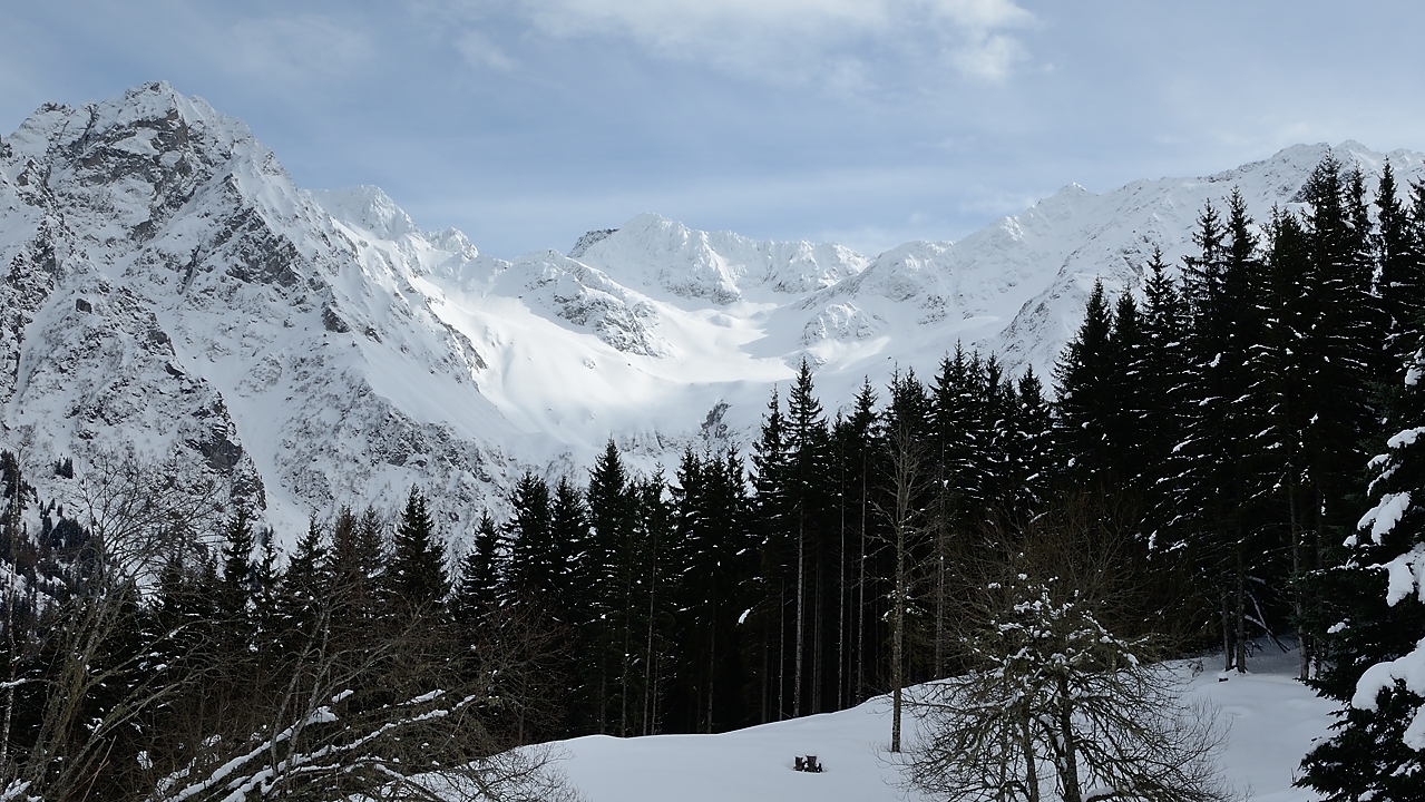 20180304-030-Pierre-du-Pin.jpg - De retour au chalet du Bout (à quelques mètres de la fin du ski, ensuite à pied) : vue sur le vallon du Gleyzin