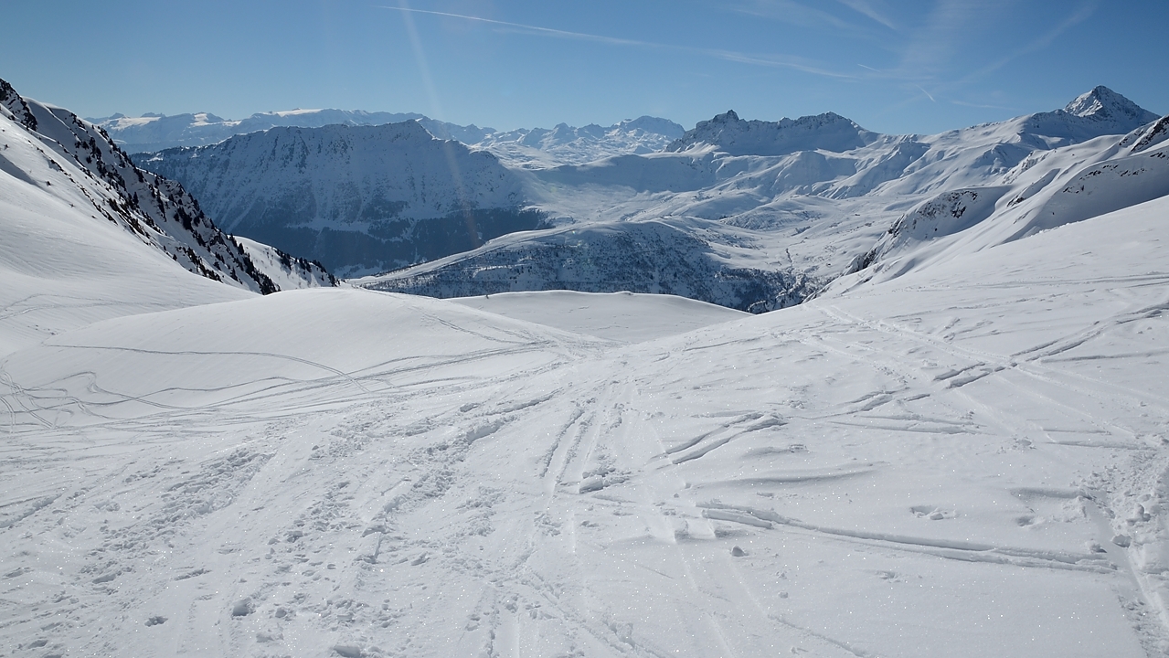 20180324-005-PortesMontmelian.jpg - Vue en arrière : au fond à gauche les Glaciers de la Vanoise, le reste n'est pas si clair pour moi