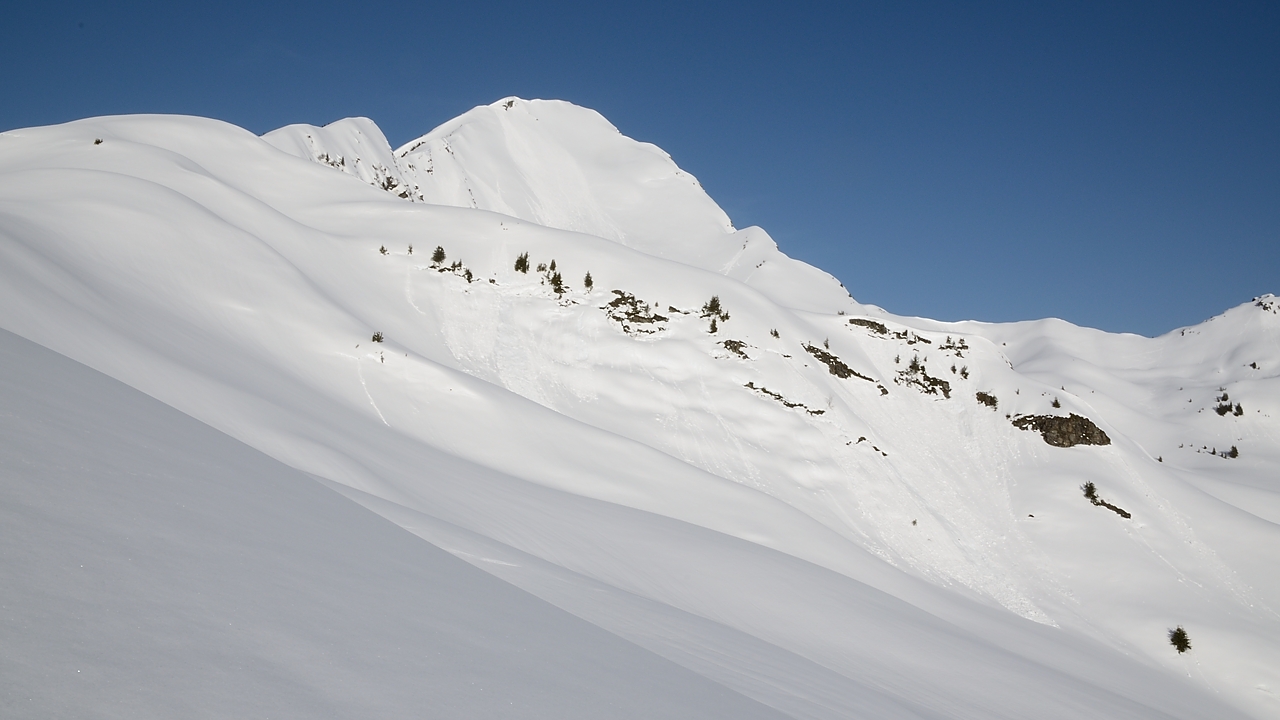 20180407-010-LegetteMirantin.jpg - La Legette du Mirantin, notre but ... sur lequel on buttera ... a  gauche une bosse un peu en-dessous de celle à laquelle on s'arêtera, puis sur la gauche le Col de Roche Plane