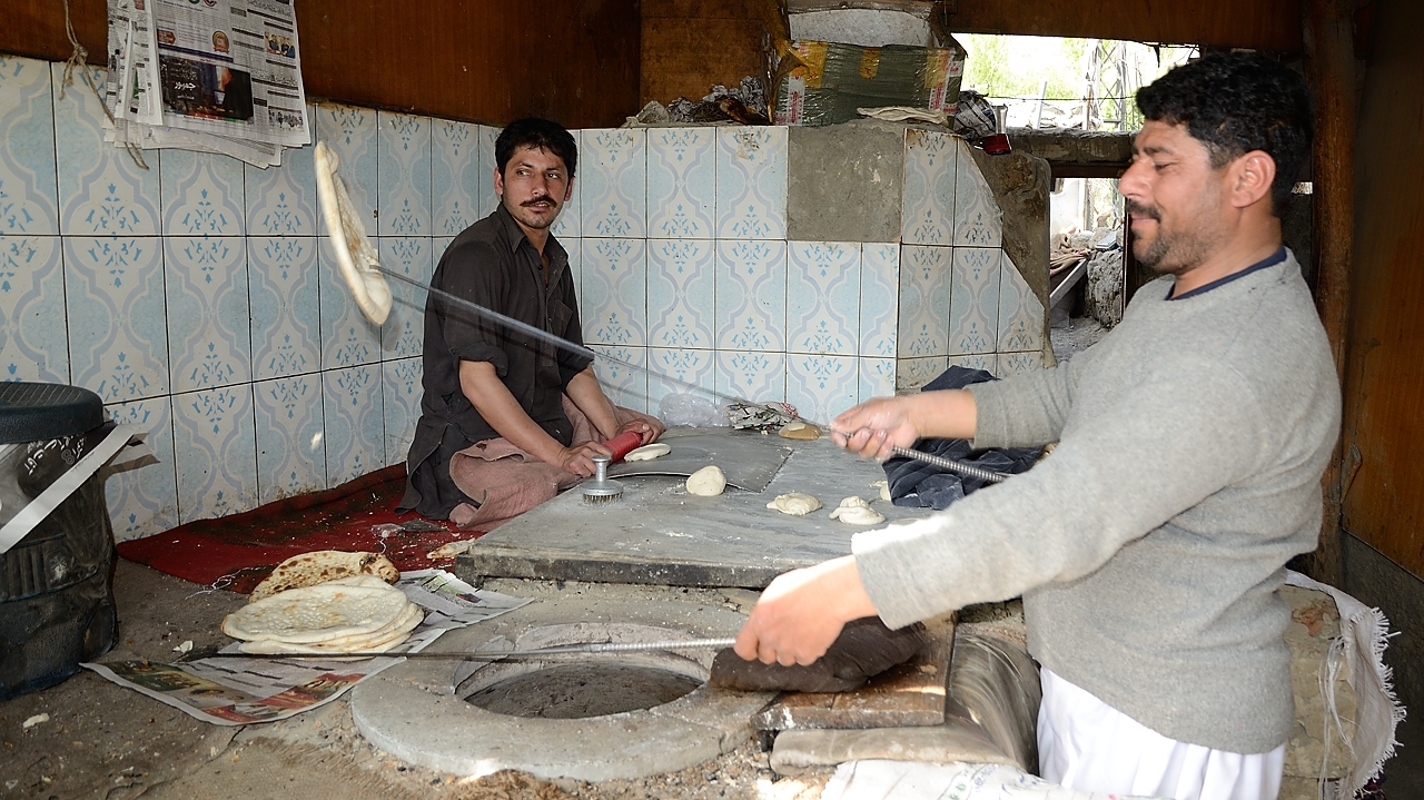2016-04-16-067-VisiteSkardu.jpg - Visite du bazar : oh le bons nans