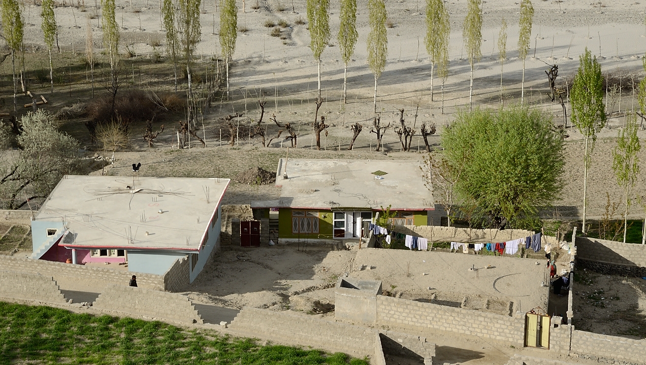 2016-04-16-081-VisiteSkardu.jpg -  ... maisons de village typiques