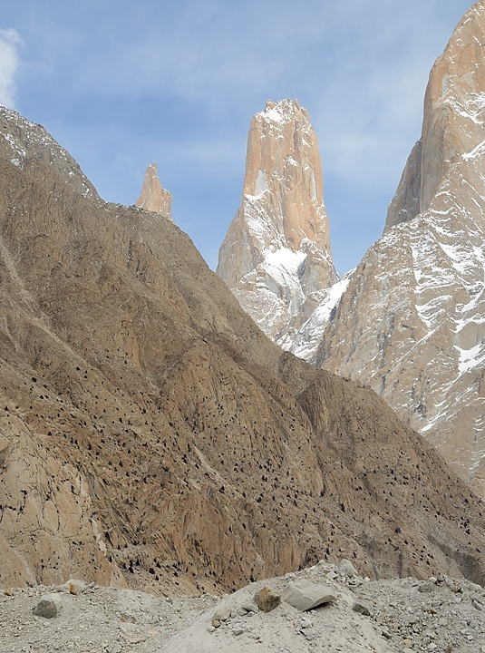 2016-04-21-0359-Trek-PayuRobutse.jpg - Famous  "Nameless Tower" with its even more famous climbing route "Eternal Flame"