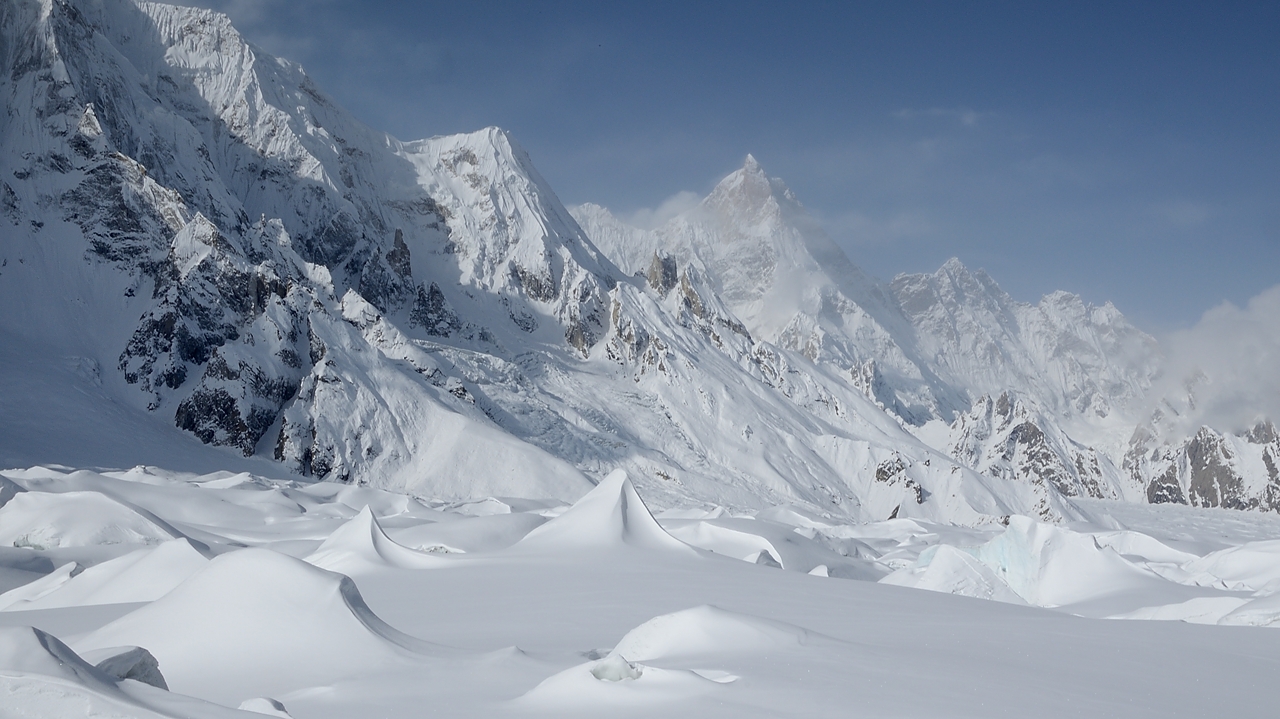 2016-04-24-0525-Ski-Baltoro-j3.jpg - Quelques minutes plus tard, le Masherbrum presque sans nuage