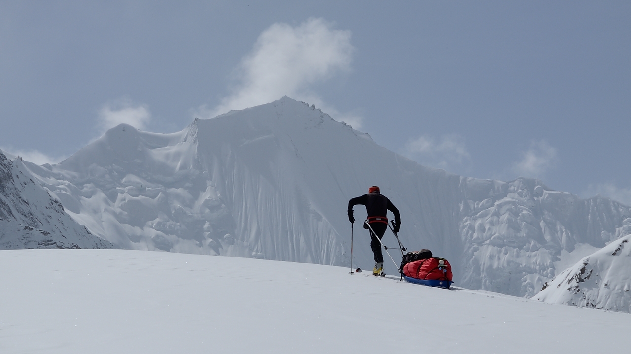 2016-04-24-0539-Ski-Baltoro-j3.jpg - L'arete au-dessus du Biarchedi Glacier
