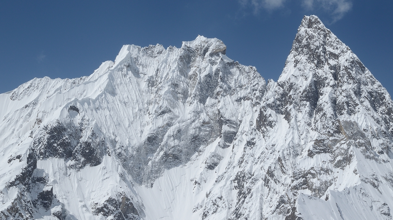 2016-04-25-0618-Ski-Baltoro-j4.jpg - Les sommets du Mitre superbement platrés