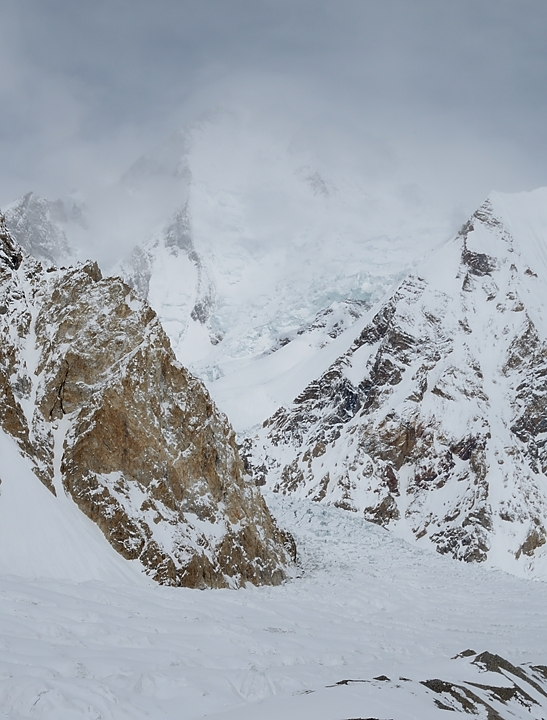 2016-04-26-0695-Ski-Baltoro-j5.jpg - On devine le Hidden Peak (8068m) 