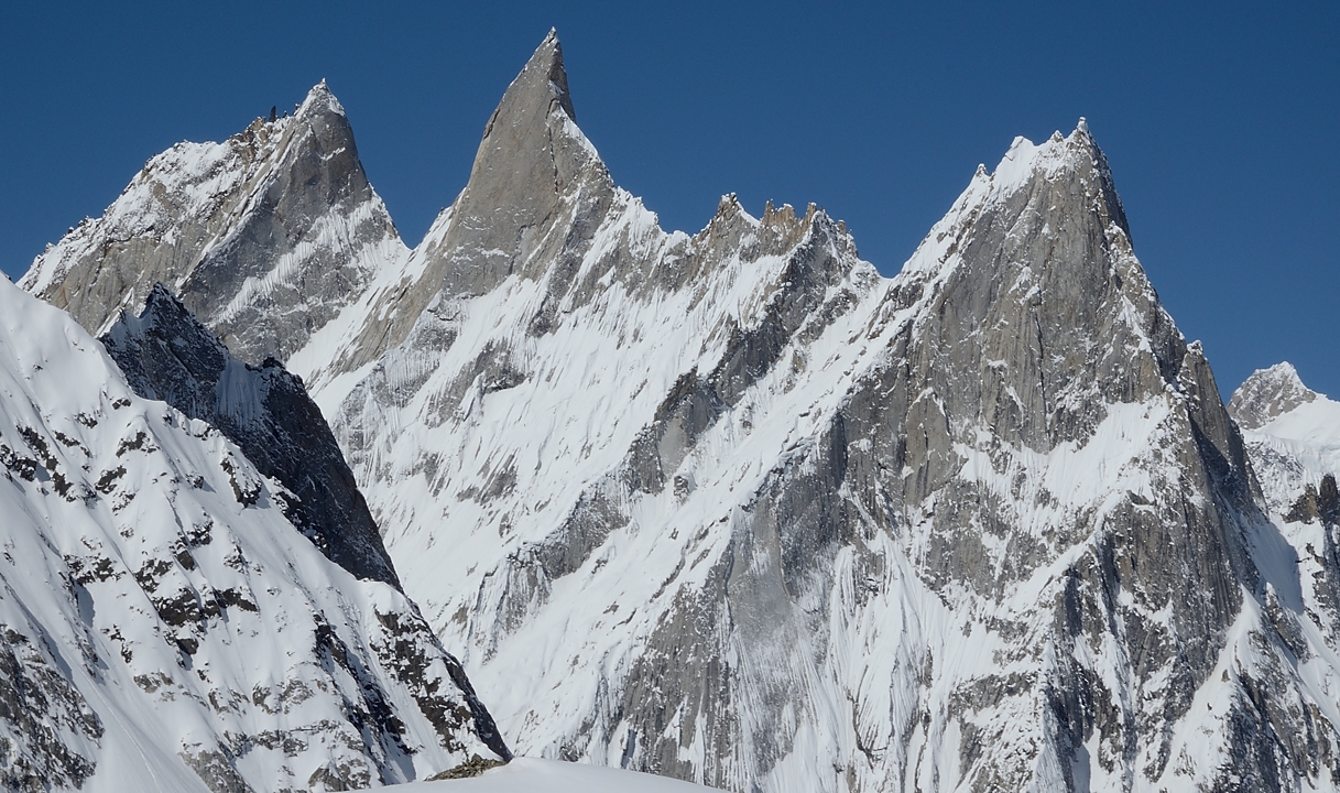 2016-05-02-0997-Ski-Baltoro-j11.jpg - Les memes aiguilles de plus pres
