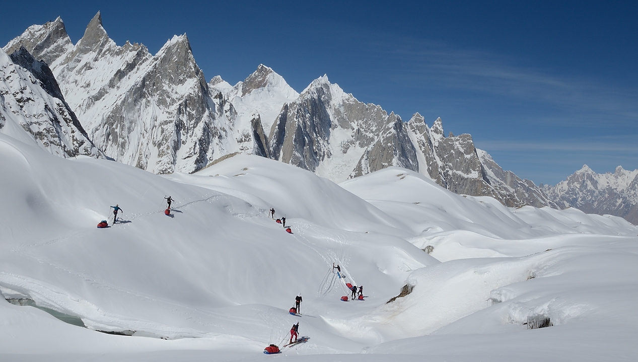 2016-05-02-1000-Ski-Baltoro-j11.jpg - Il faut traverser 2 bedieres pour retourner sur le Baltoro : ici la premiere, facile a traverser (2 strategies, j'ai pris a gauche ca me paraissait plus logique)