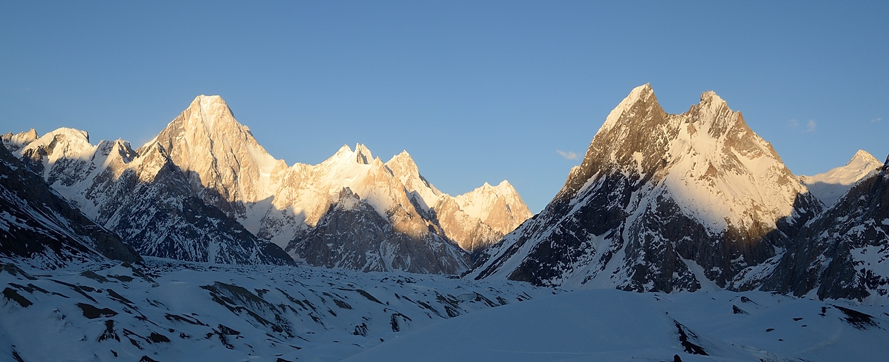 2016-05-02-1057-Ski-Baltoro-j11.jpg -  ... aussi et le Mitre