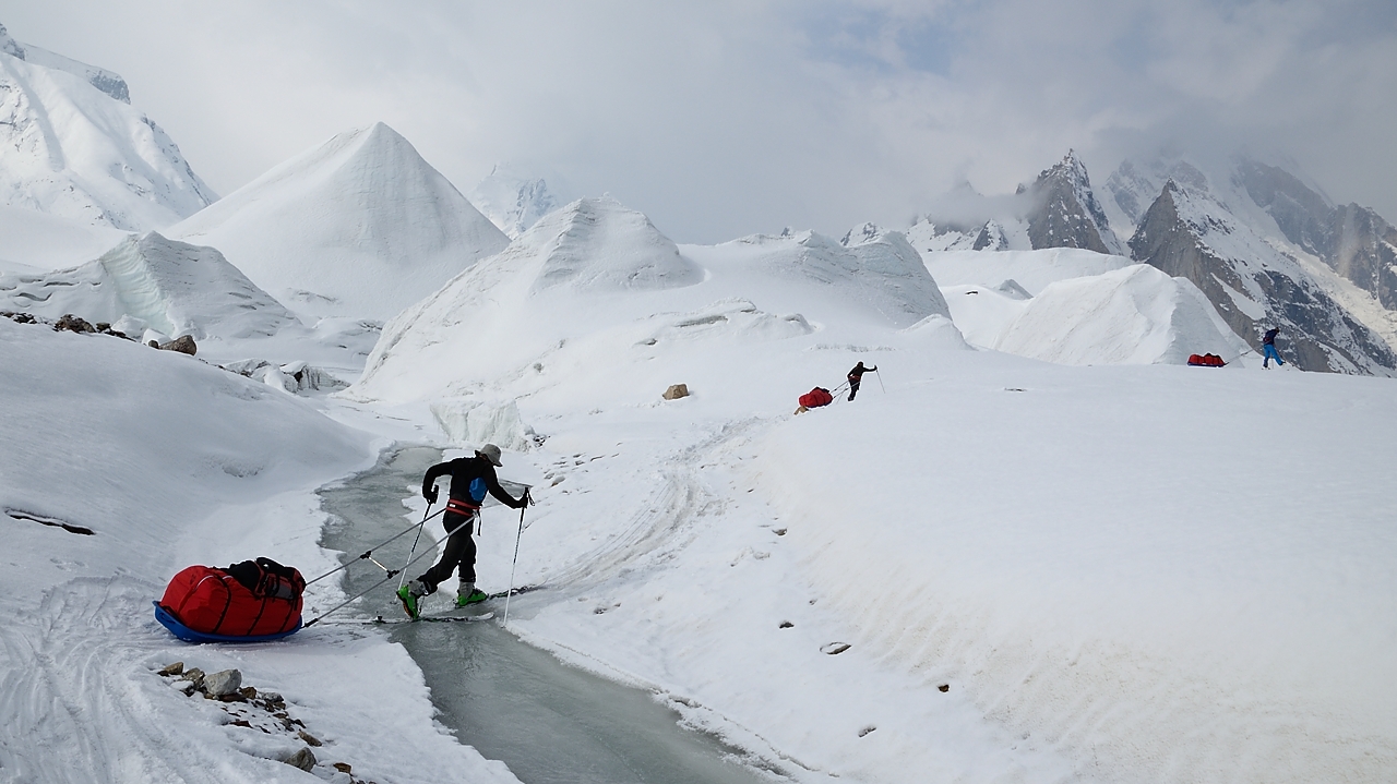 2016-05-04-1123-Ski-Baltoro-j13.jpg - Ski nautique sur le Baltoro ?