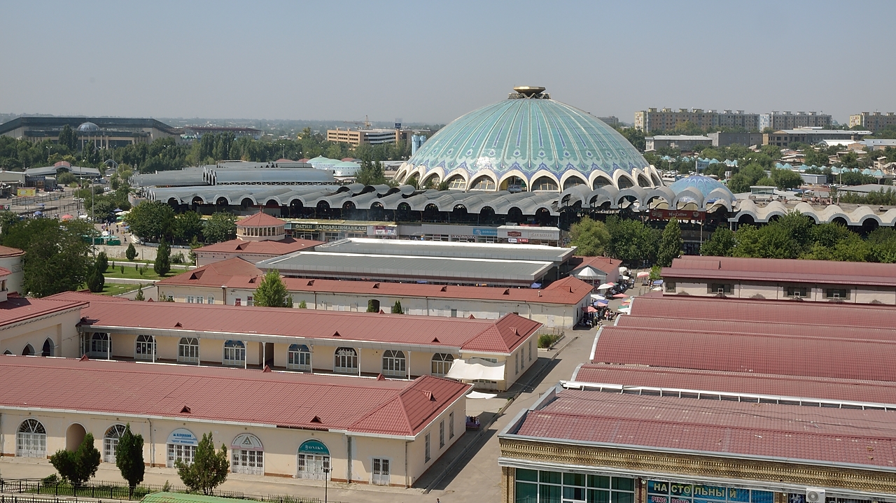 Tadjikistan-J02-2012-07-23-007Tachkent.jpg - The area of the Chorsu bazar : the main market hall in the background 