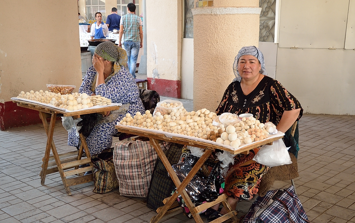 Tadjikistan-J02-2012-07-23-016Tachkent.jpg - this is a local cheese, pretty hard and tasty --- you should always have some of them in your pocket and chew one of them from time to time