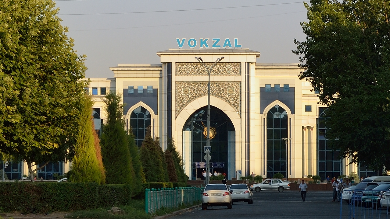 Tadjikistan-J02-2012-07-23-076Tachkent.jpg - Vokzal (not written in Cyrillic) -- the splendid railway station
