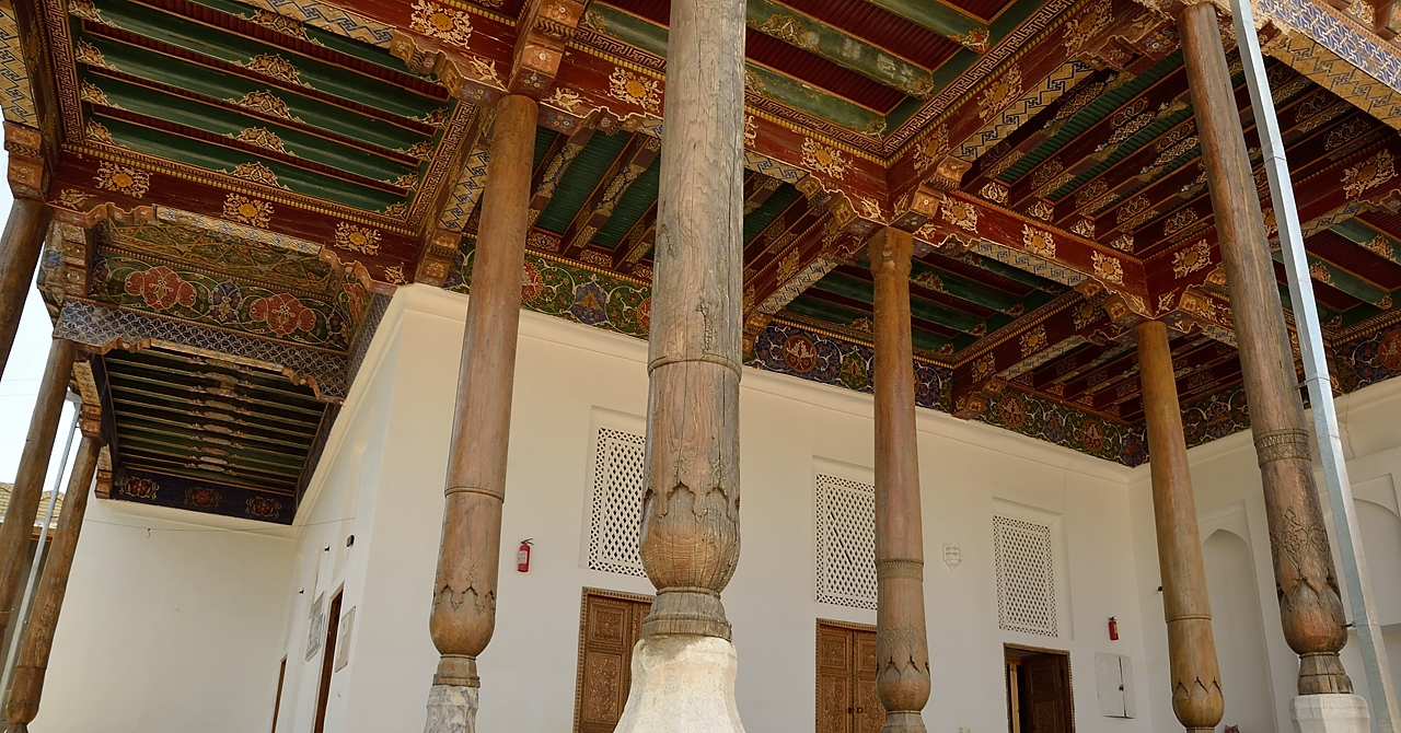 Tadjikistan-J06-2012-07-27-045-Samarcande.jpg - The Rukhabad Mosque close to Gur-e-Mir ... very well visited a bit later at prayer time