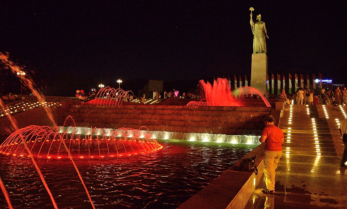 Tadjikistan-J09-2012-07-30-030-BustonKhujand.jpg -  ...