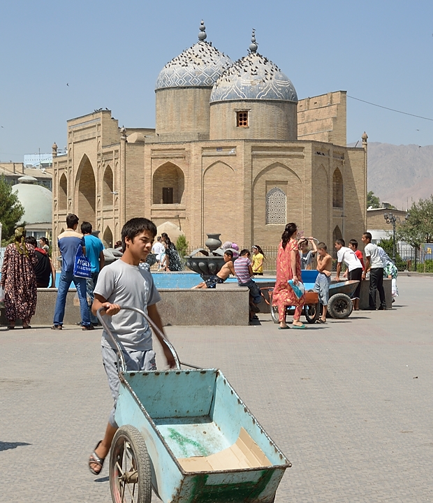 Tadjikistan-J10-2012-07-31-004-KhujandNov.jpg -  ...