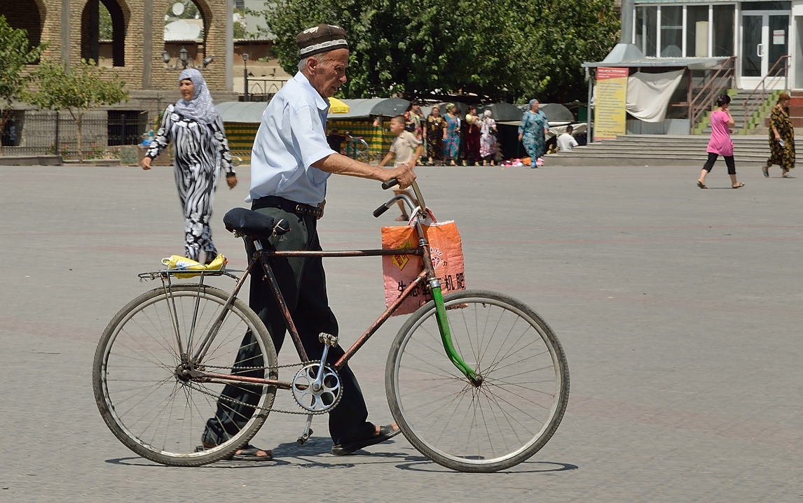 Tadjikistan-J10-2012-07-31-007-KhujandNov.jpg -  ...