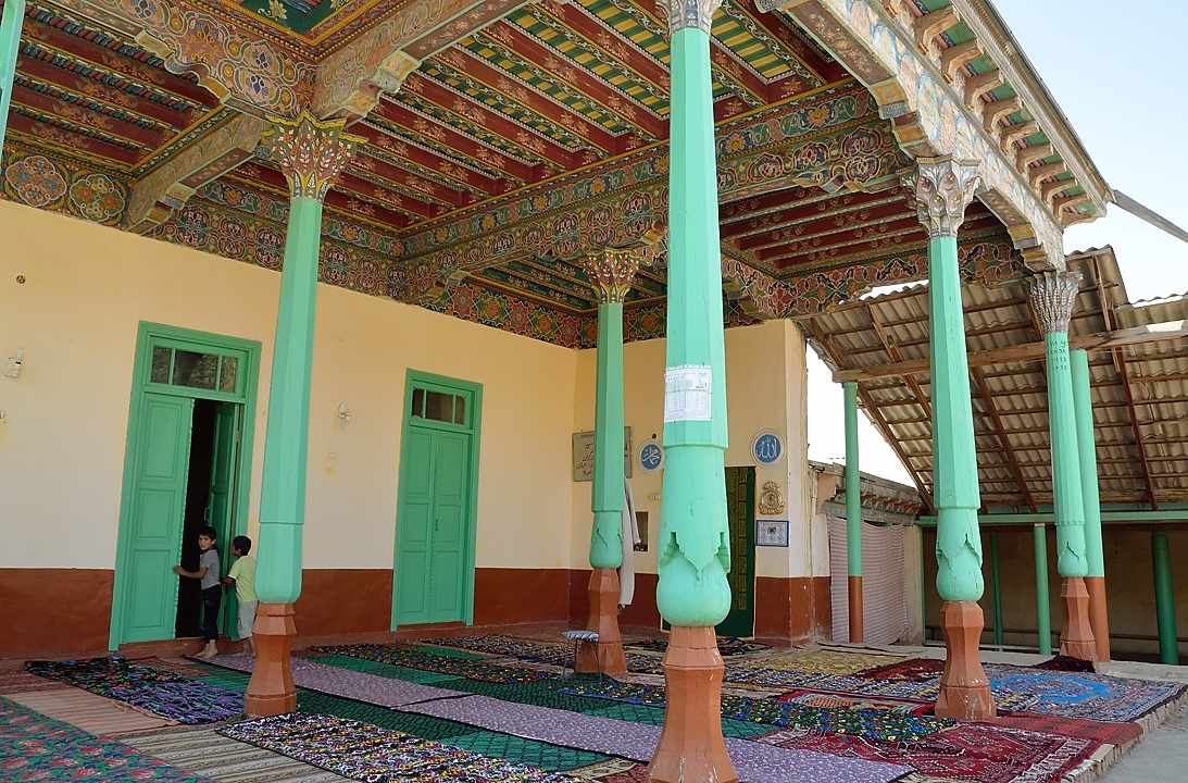 Tadjikistan-J12-2012-08-02-029-IstarafShakristo.jpg - Yet another mosque