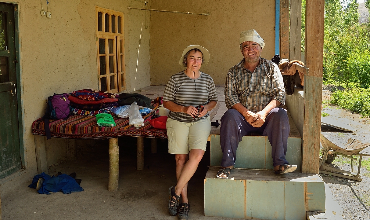 Tadjikistan-J13-2012-08-03-027-ShakristoPiedCol.jpg -  ... the owner  ... inviting us for a rest, and possibly more ... 