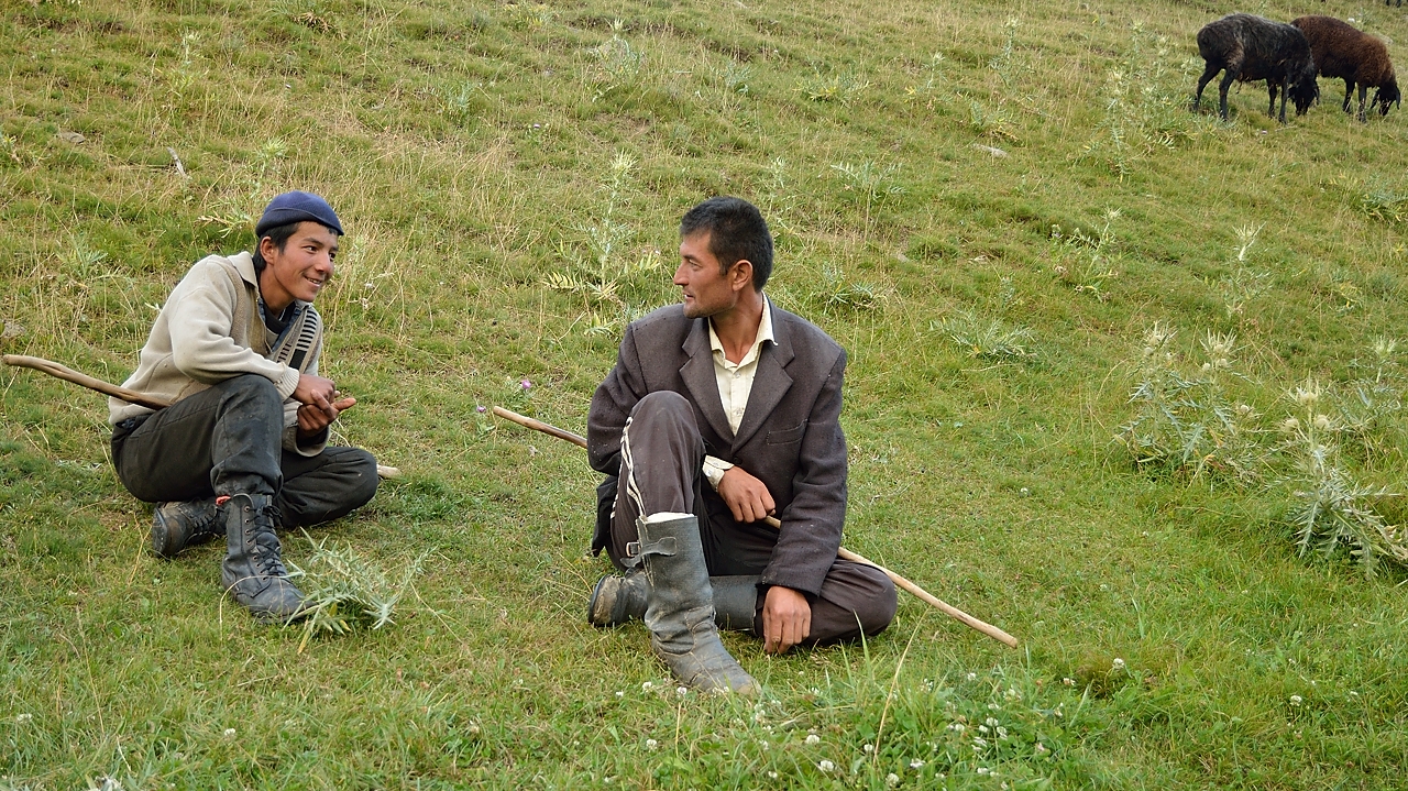 Tadjikistan-J13-2012-08-03-056-ShakristoPiedCol.jpg -  ... a shephard stopping by the tent to find out what we are doing here