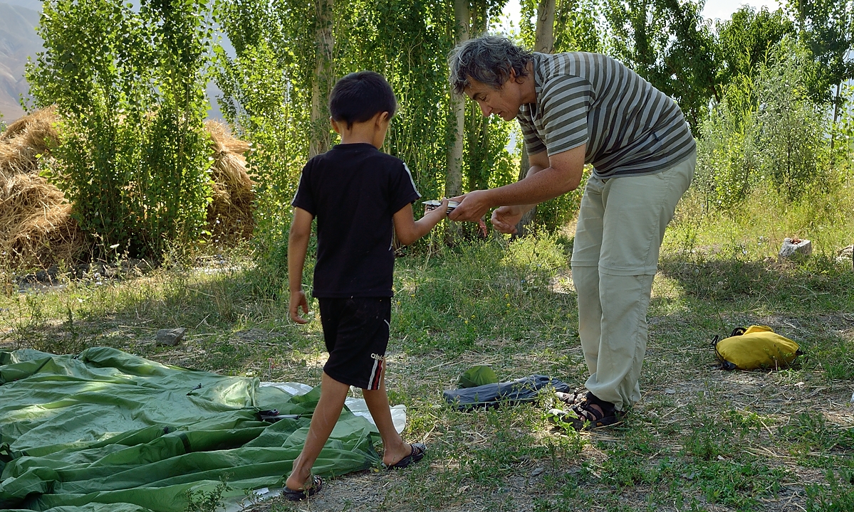 Tadjikistan-J15-2012-08-05-005-ZarafshanOrmetan.jpg -  ... with the tent;