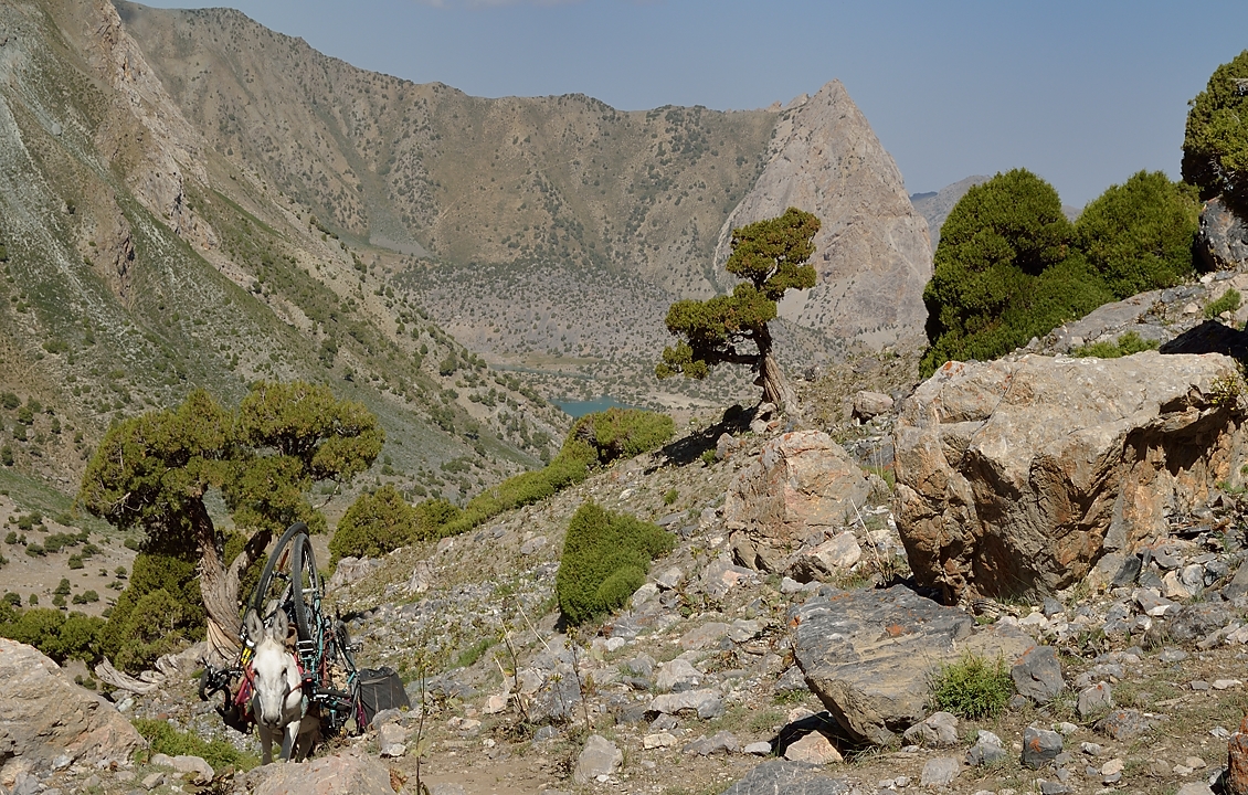 Tadjikistan-J19-2012-08-09-010-KalikalonAlaudin.jpg - View back on the Kalikalon Lake and the Uretch Rock
