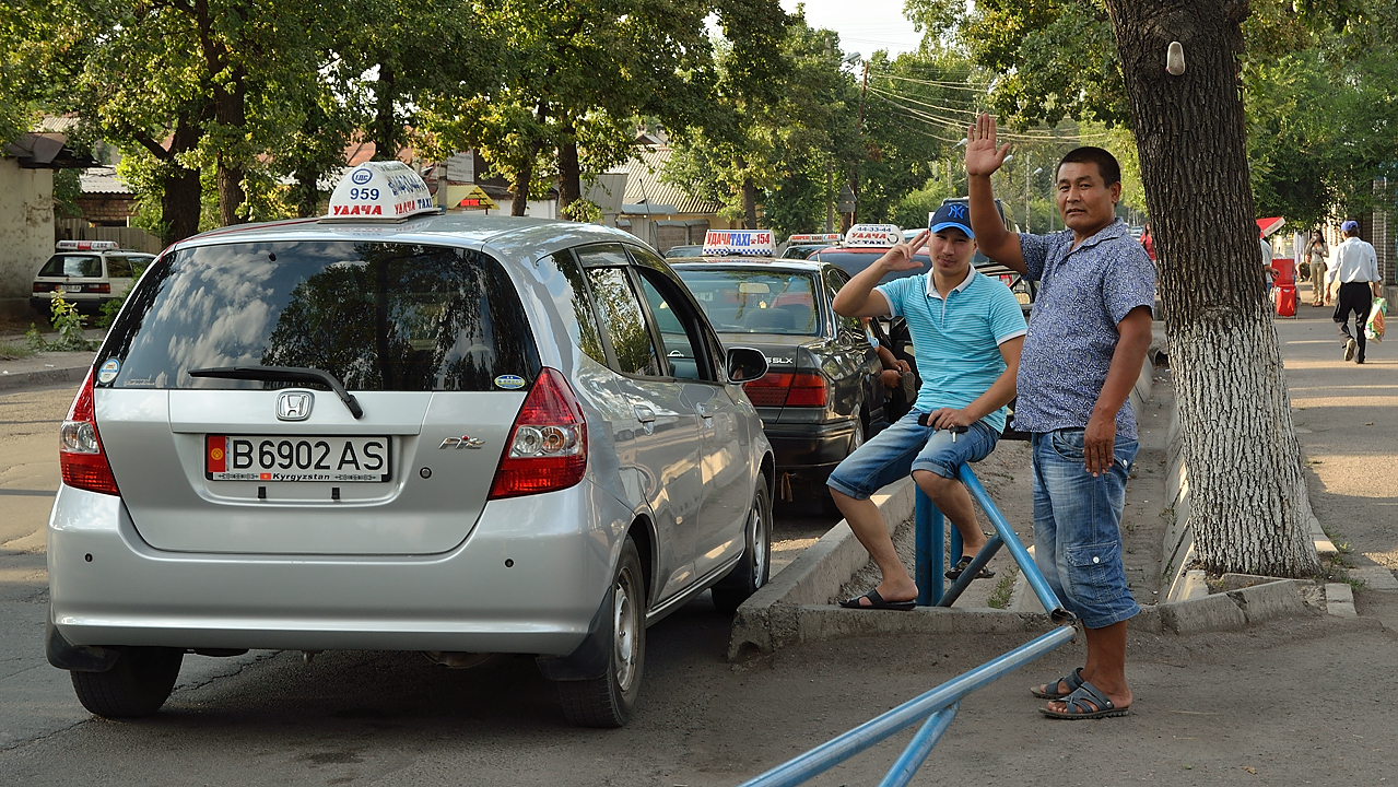 20130725-012-Bichkek.jpg - Taxi drivers waiting for clients