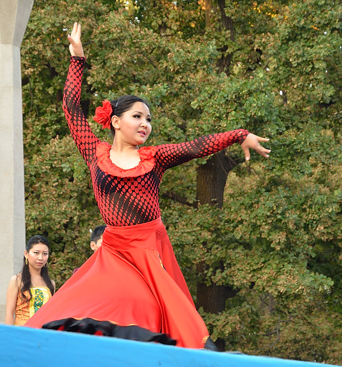20130726-178-Bichkek.jpg - Young kirghize dancing flamenco