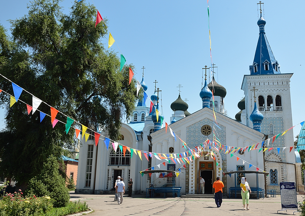 20130727-186-Bichkek.jpg - The orthodox church, this time with sunny weather