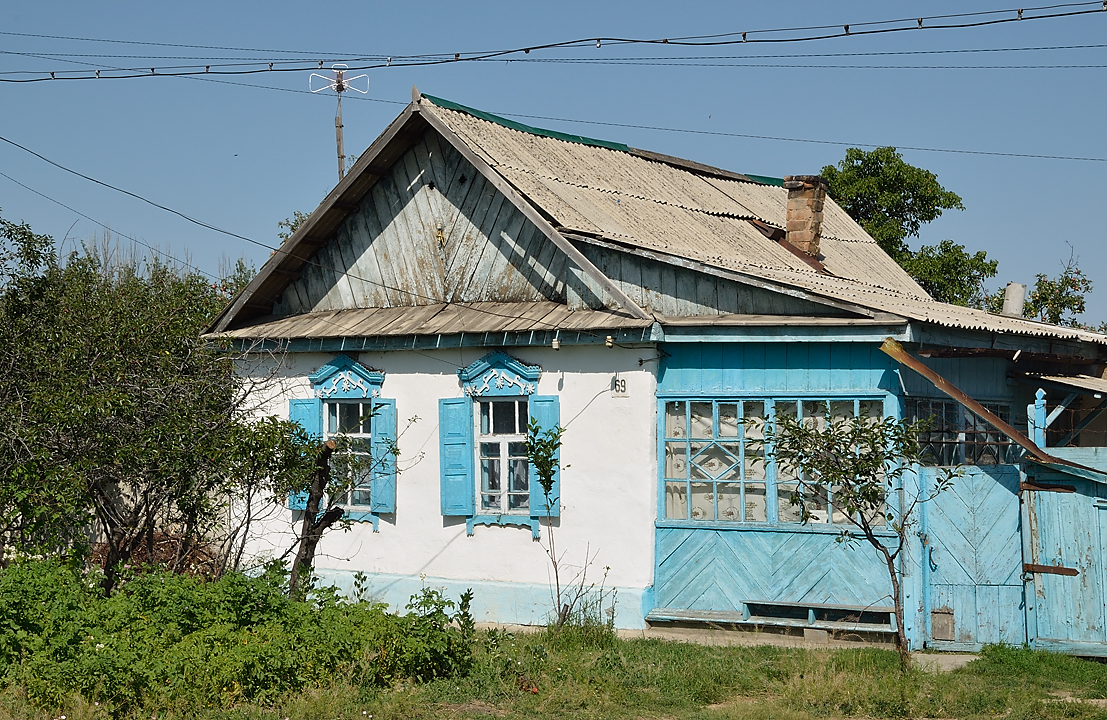 20130728-048-Karakol.jpg - Typical houses in Karakol