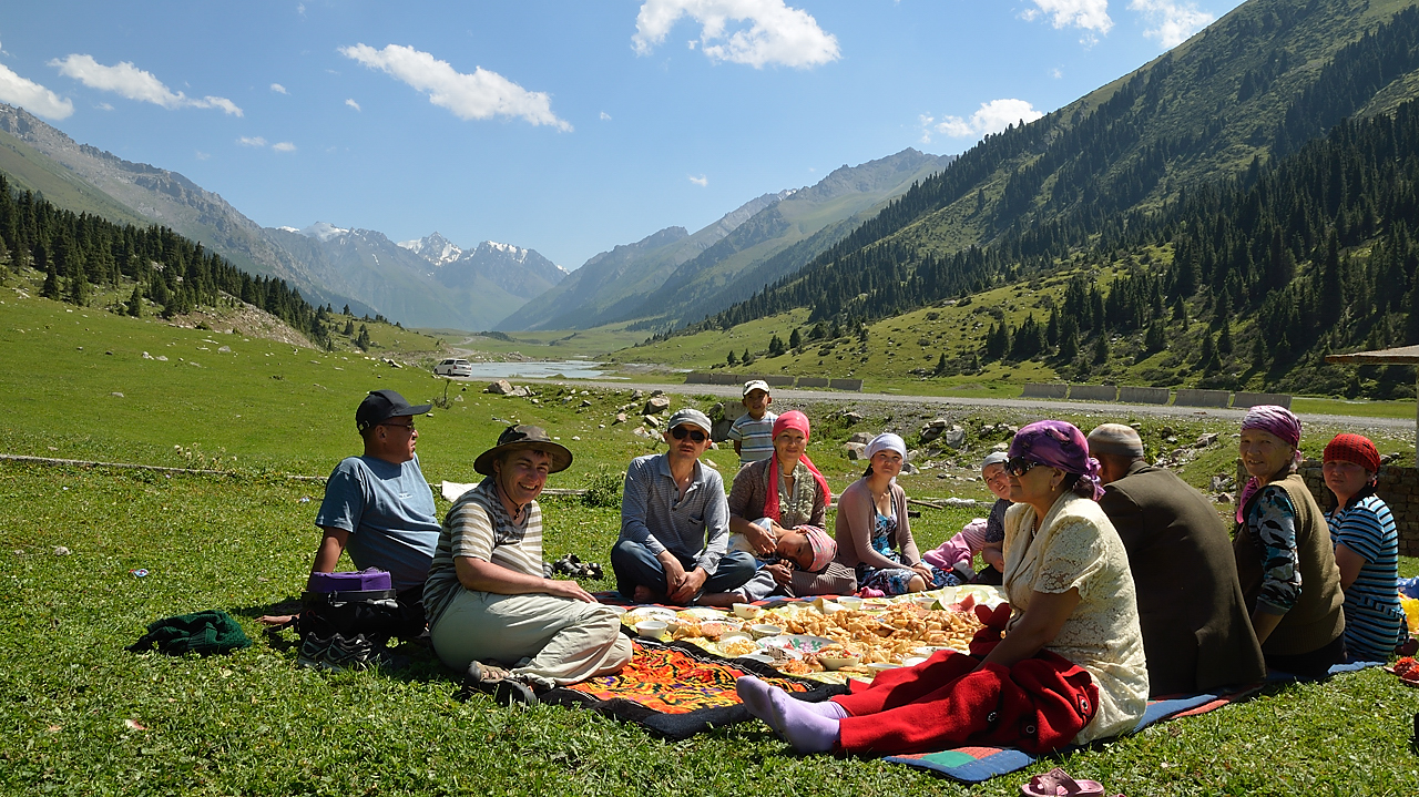 20130729-022-Karakol-MaydAdyr.jpg - A city family celebrating a birthday "in the nature"