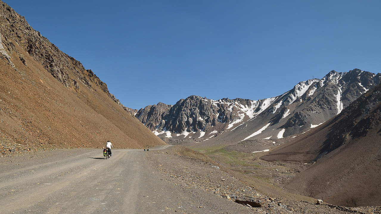 20130730-051-Karakol-MaydAdyr.jpg - sometimes the road is rather good ... and we are getting higher