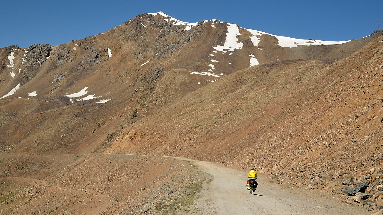 20130731-073-Karakol-MaydAdyr.jpg - the descent just below the pass