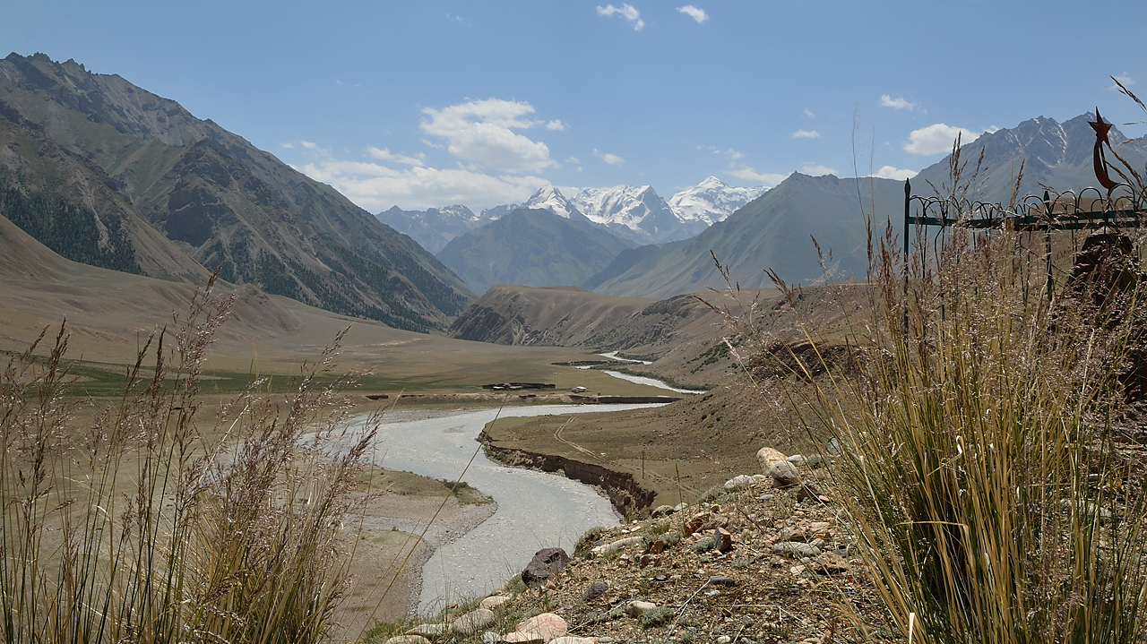20130731-093-Karakol-MaydAdyr.jpg - views on the river close to Kujlju, another abanodoned mining town