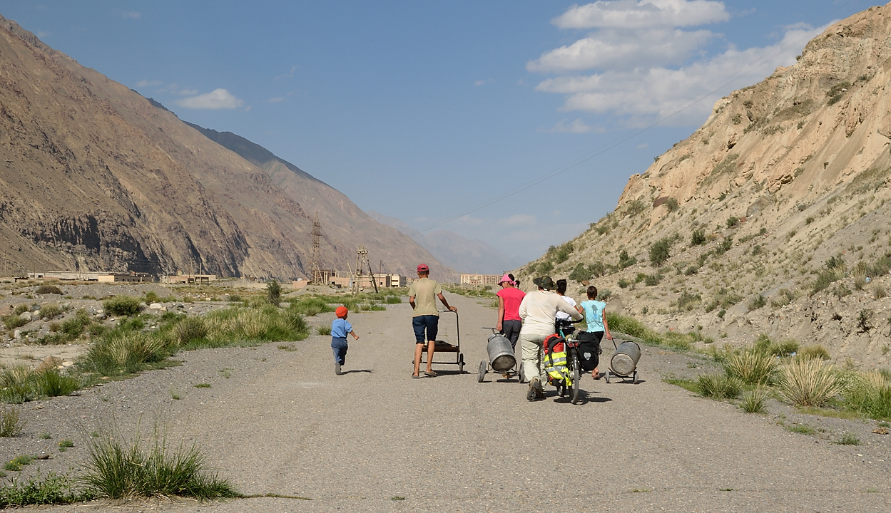 20130731-098-Karakol-MaydAdyr.jpg - water is available at the well ... some kids from Karakol who are here for summer vacation