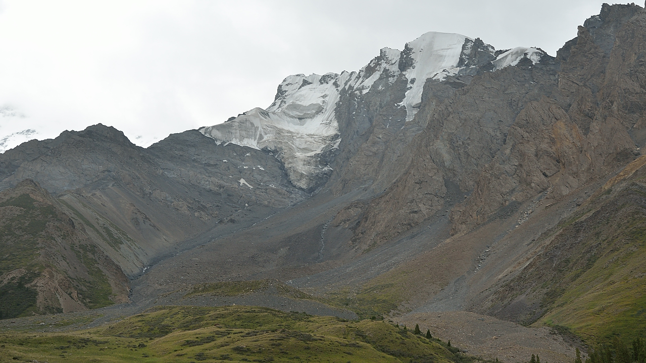 20130802-037-Trek.jpg -  Pik Nansen ... which our russian friends want to climb
