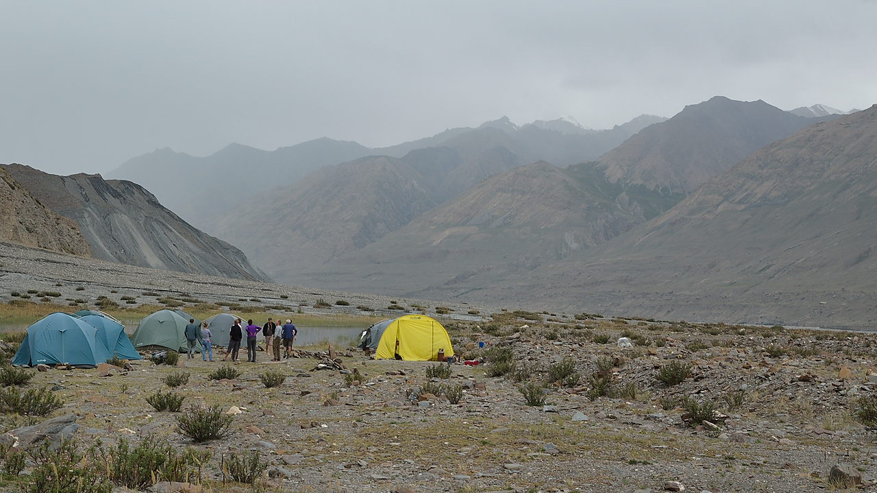 20130802-039-Trek.jpg -  the camp and the en morain of the glacier to the left