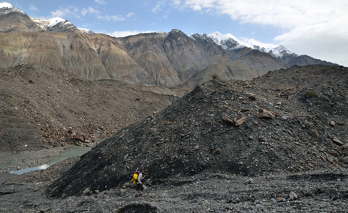 20130803-044-Trek.jpg - the first steps on the glacier