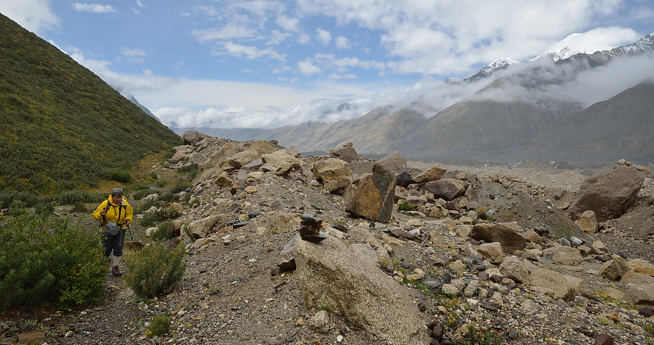 20130804-071-Trek.jpg - Pik Nerudy is now behind us