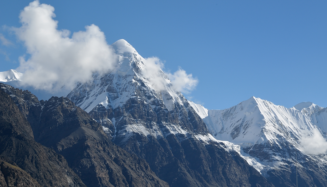 20130805-087-Trek.jpg - A closer look to the Pioneer Peak